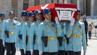Eski Dışişleri Bakanı Yaşar Yakış için Meclis'te cenaze töreni düzenlendi
