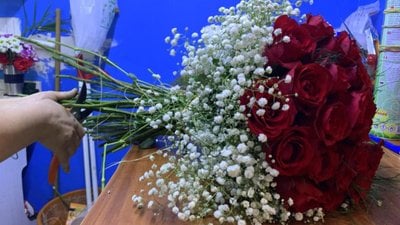 Erzincan'da düğün sezonu başladı, kız isteme çiçeklerine talep arttı