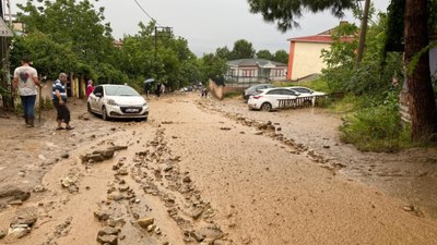 Bursa’da şiddetli sağanak ve dolu hayatı felç etti