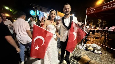 Düzce'de nikah masasından kalkar kalkmaz milli maça gittiler