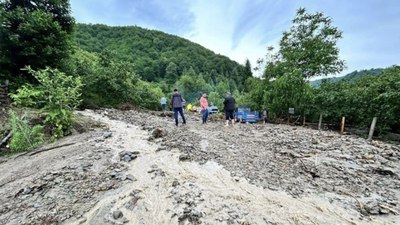 Karadeniz'i sel vurdu: Meteoroloji'den 16 il için uyarı üzerine uyarı