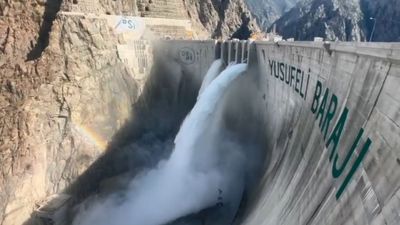 Yusufeli Barajı'nda üst kapakların testleri tamamlandı