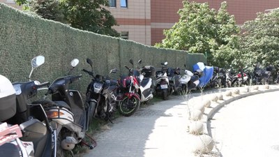 İstanbul'da otopark zammı motorları kaldırıma taşıdı