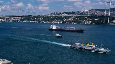 İstanbul Boğazı'nda gemi trafiği kuzey-güney yönlü olarak açıldı