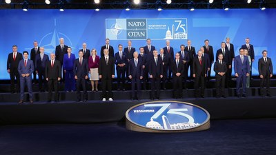 NATO Liderler Zirvesi'nden aile fotoğrafı