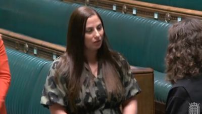 İngiltere'de Türk vekil Kur'an önünde yemin etti