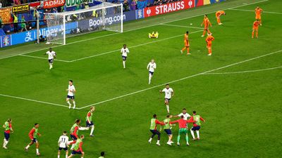 İngiltere şampiyonluk peşinde, Hollanda hayal kırıklığı yaşıyor