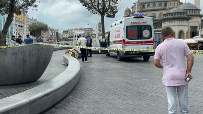 Taksim Meydanı’nda bankta ölü bulundu