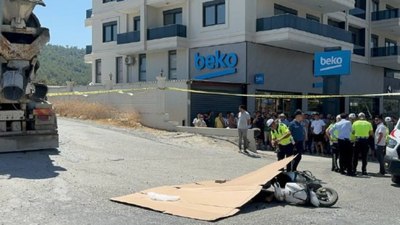 Antalya'da motorcu beton mikserinin altında kalıp ezildi