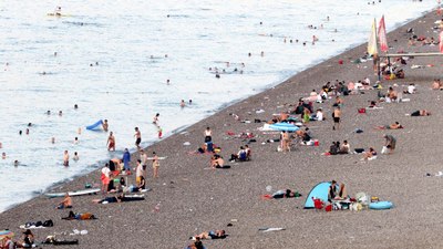 Antalyalılar sahillerde sabahladı