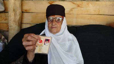 Malatya'da torununun torununu gören 99 yaşındaki Zeynep Nene