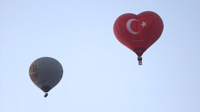 Kapadokya'da rüzgar nedeniyle balon turları iptal edildi