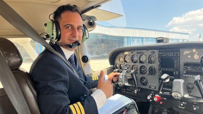 İzmir'de pilot olmak için tıp fakültesini bıraktı