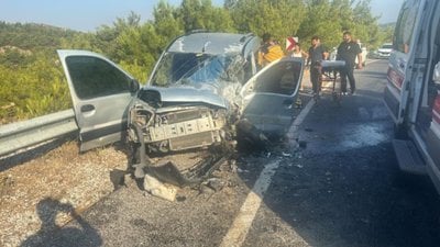 İzmir'de iki ayrı trafik kazası: 8 yaralı