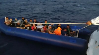 Çanakkale açıklarında 49 kaçak göçmen kurtarıldı