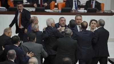 Meclis'te MHP ve İyi Partili vekiller kavga etti: Ortalık birbirine girdi