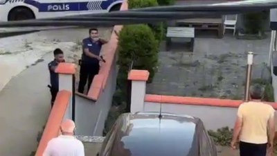 İstanbul'da polisten kaçan şahıs çöp konteynerine saklandı