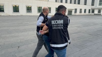 Ankara'da FETÖ firarisi eski polis, gizli bölmede yakalandı