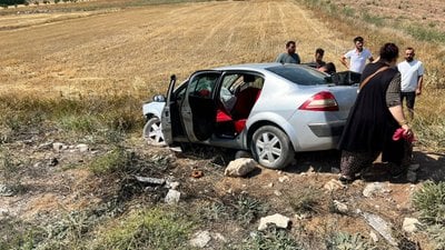 Burdur'da yoldan çıkan otomobil araziye savruldu: 8 yaralı