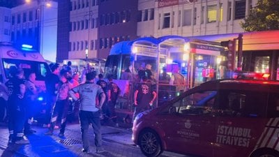 İstanbul Fatih'te raylara düşen adam tramvayın altında kalarak öldü