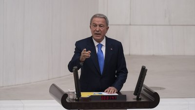 Hulusi Akar: Vatandaşlarımız Namık Tan'ın pasaportunun rengini soruyor