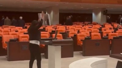 AK Parti Grubu, Sera Kadıgil'in konuşması sırasında Genel Kurul Salonu'nu terk etti