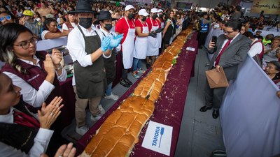 Meksika’da 76 metrelik Torta sandviçi ile yeni dünya rekoru kırıldı