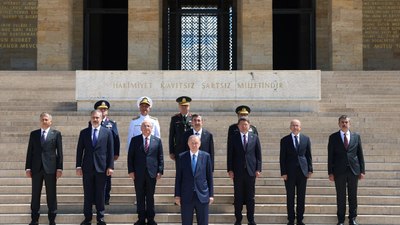 Cumhurbaşkanı Erdoğan ve YAŞ üyeleri Anıtkabir'i ziyaret etti