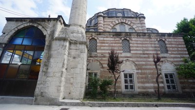 Fatih'te plastik pencereli Mehmed Ağa Camii aslına çevrilecek