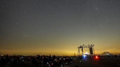 Bursa Karacabey sahilinde 20 bin kişi Perseid meteor yağmurunu izledi