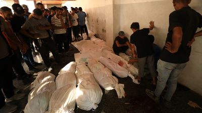İsrail, Gazze'de iki okulu daha vurdu: 15 ölü 30 yaralı