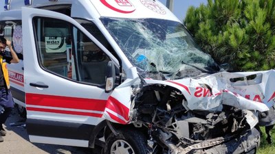 Gaziantep'te ambulans tankere çarptı: 3 yaralı