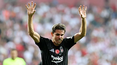 Beşiktaş'ta sakatlık! Gabriel Paulista, maça devam edemedi