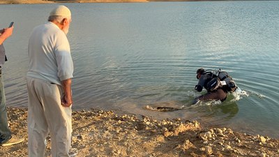 Isparta'da el frenini çekmeyen sürücü aracının baraja düşüşünü izledi