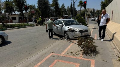 Kilis'te başıboş at zincirleme kazaya neden oldu