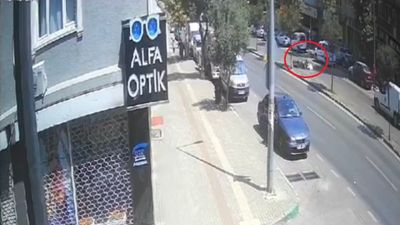 Bursa'da motosiklet sürücüsü yaşlı kadına çarptı: Hayatını kaybetti