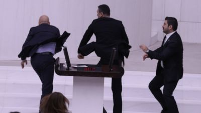 TBMM'de yumruklu kavga: İki milletvekiline kınama cezası verildi