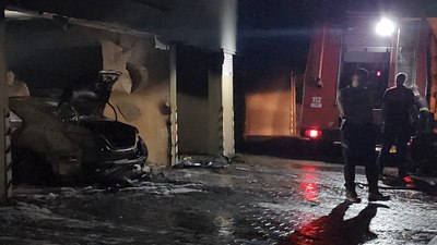 Zonguldak'ta apartman otoparkındaki otomobili kundakladı