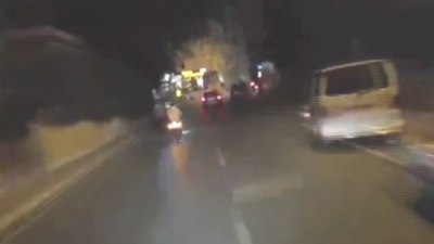 İstanbul Beylikdüzü'nde polisin ehliyetsiz motosikletliyi kovaladığı anlar kameraya yansıdı