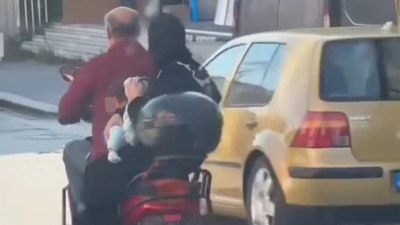 İstanbul'da bir motosiklet üstünde 4 kişi seyahat ettiler