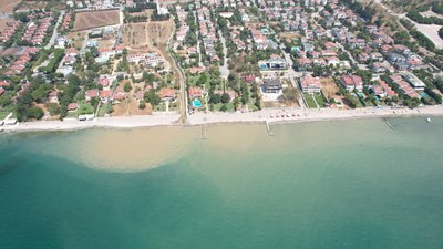 İstanbul Kumburgaz'da denizin rengi değişti, vatandaşlar tedirgin oldu