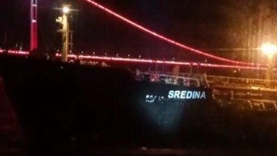 İstanbul Boğazı arıza yapan gemi nedeniyle trafiğe kapatıldı