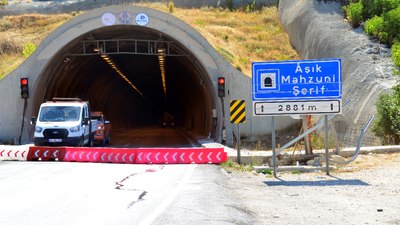 Kahramanmaraş'ta depremde beton blokları oynayan tünel, yeniden trafiğe kapatıldı