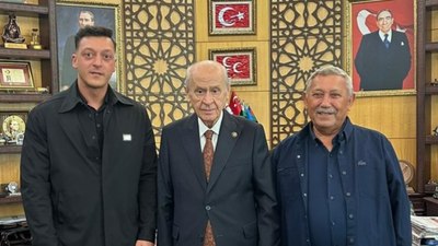 Mesut Özil'den Devlet Bahçeli'ye ziyaret