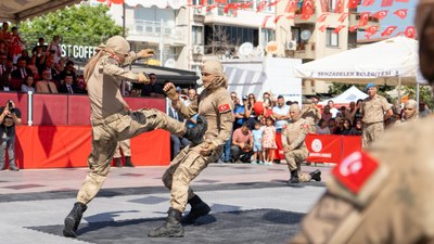 Zafer Bayramı'nda komandoların gösterisi mest etti