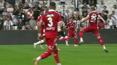 VAR uyardı! Beşiktaş, Sivasspor karşısında penaltı kazandı