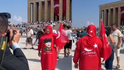 Anıtkabir'i ziyaret eden başörtülü kadın dikkat çekti