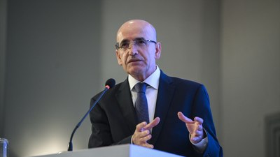 Mehmet Şimşek: Yıllık enflasyon son 3 ayda 23,5 puan geriledi