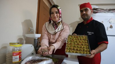 Hatay'da depremzede çiftin aşk baklavası