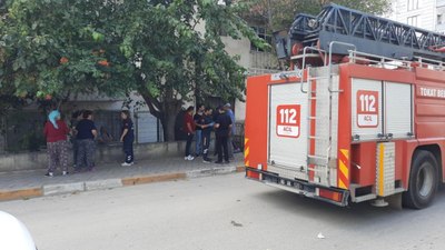 Tokat'ta oğlu evi yaktı, annesi göz yaşlarıyla yanan evi izledi